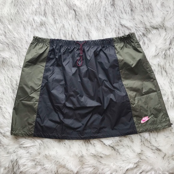 Nike Sportswear Woven Skirt Plus size 2X - Picture 2 of 7